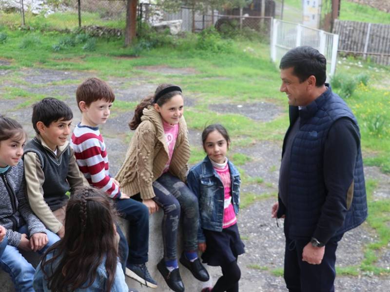 მხარის გუბერნატორმა ცაგერის მუნიციპალიტეტის სკოლების პედაგოგებთან შეხვედრები დაიწყო.